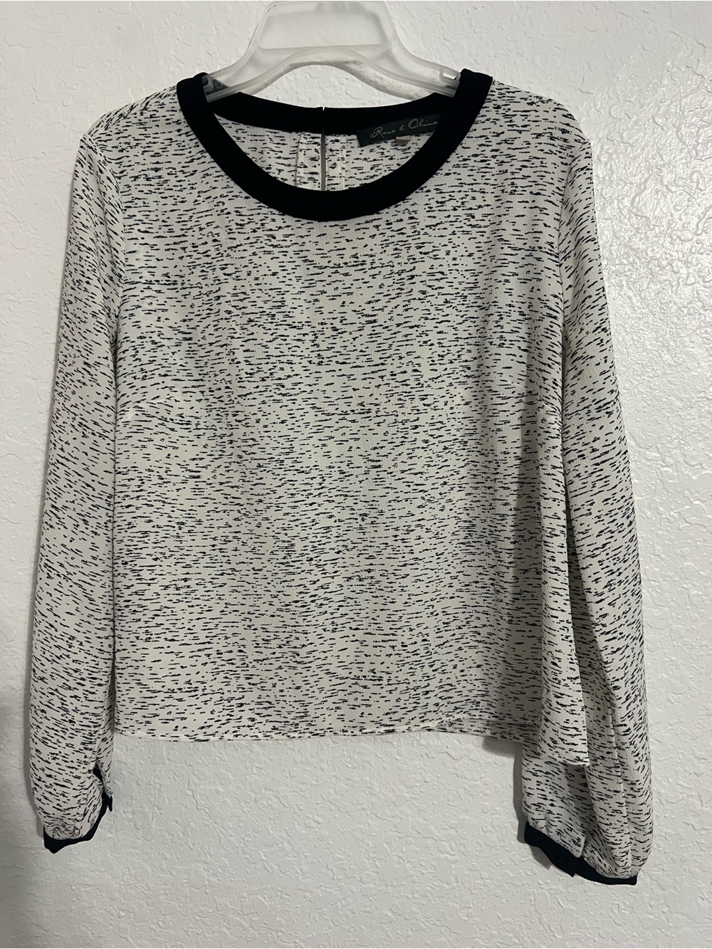Rose & Olive Blouse Womens Size L Ivory/Black Long Sleeve Round Neck Casual #578